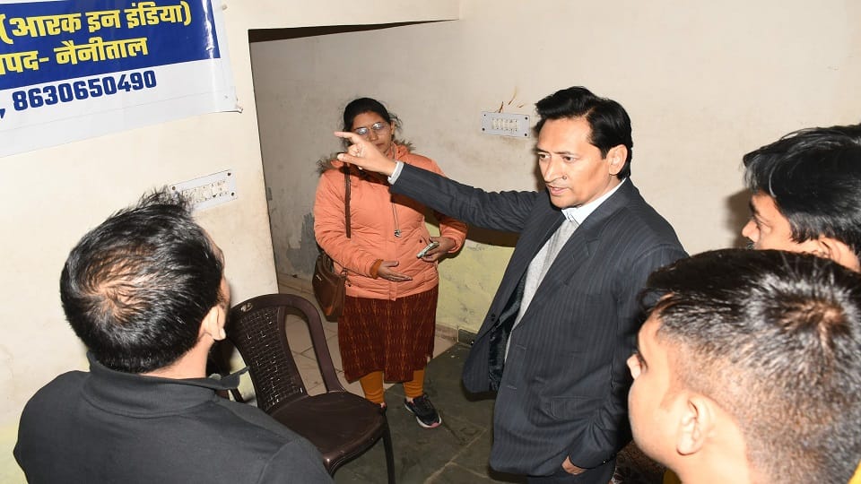 Kumaon Commissioner Deepak Rawat inspected the night shelters in haldwani