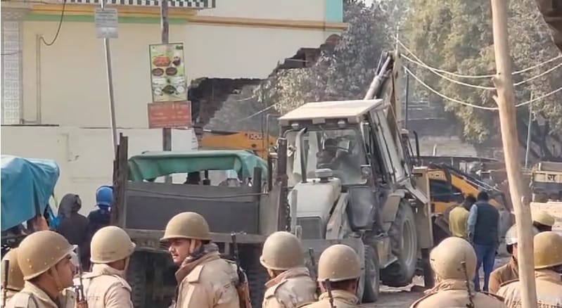 Bahraich-Banda road will be widened PWD action illegal construction demolished with bulldozer