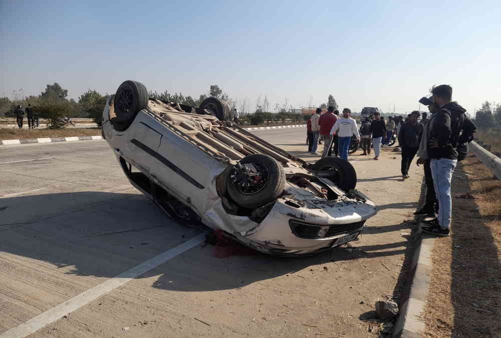 Roorkee Accident News: Wedding car overturned on highway two youths died, two injured