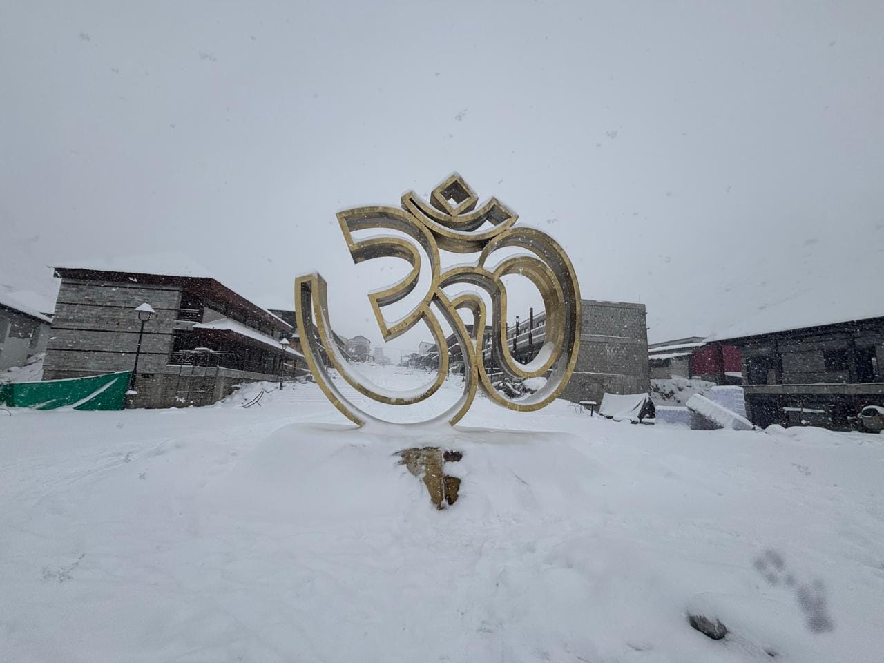 Gaurikund-Kedarnath walking route reconstruction work has started still four inches of snow in Dham