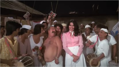 Zeenat Aman shares memories of Don song Khaike Paan Banaraswala with Amitabh Bachchan Ranveer Singh reacts