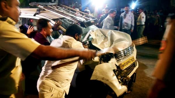 Mumbai Kurla BEST Bus brake fail Photos eyewitness bus was swerving Accident Casualties Hindi News