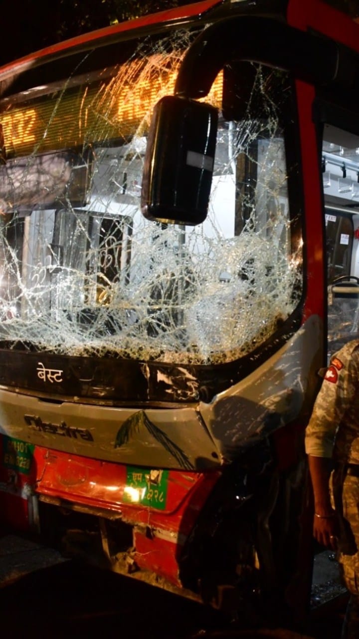 videos go viral of BEST wet-lease bus drivers buying alcohol After Kurla accident,