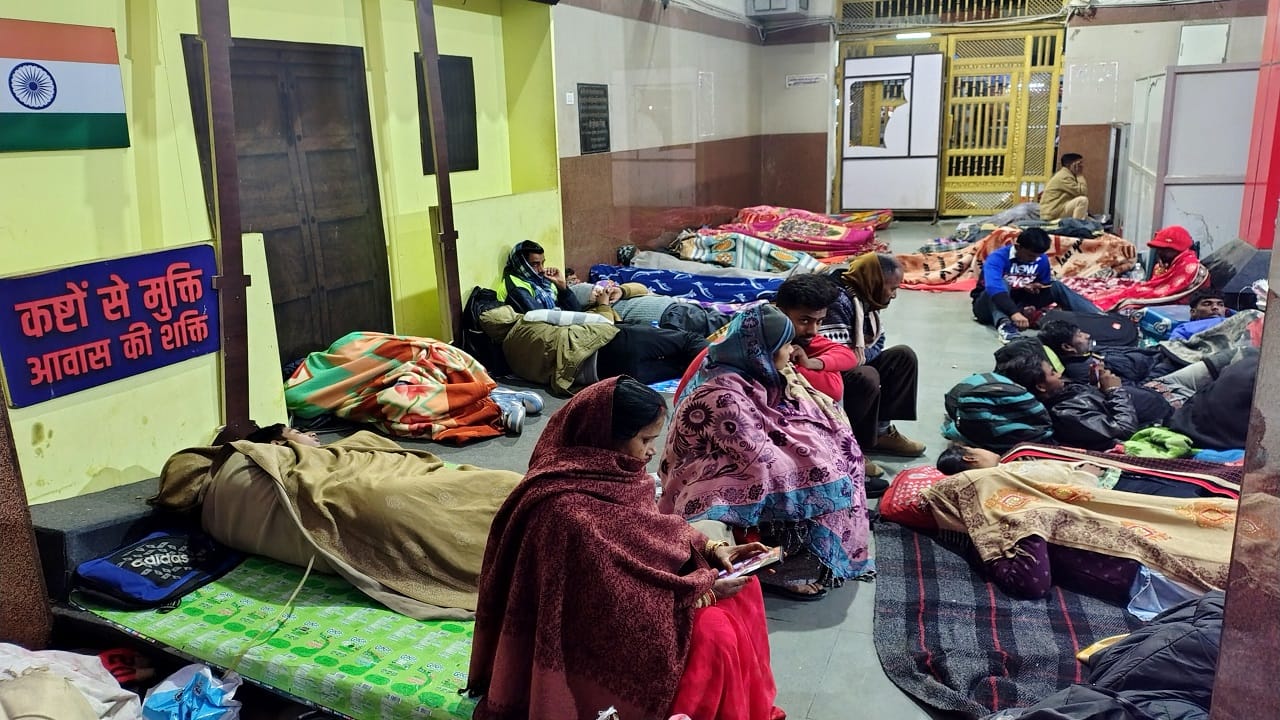 needy people shivering under the open sky night shelters bad condition in bareilly