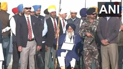 Shiromani Akali Dal chief Sukhbir Singh Badal sewa t Sri Damdama Sahib in Bathinda