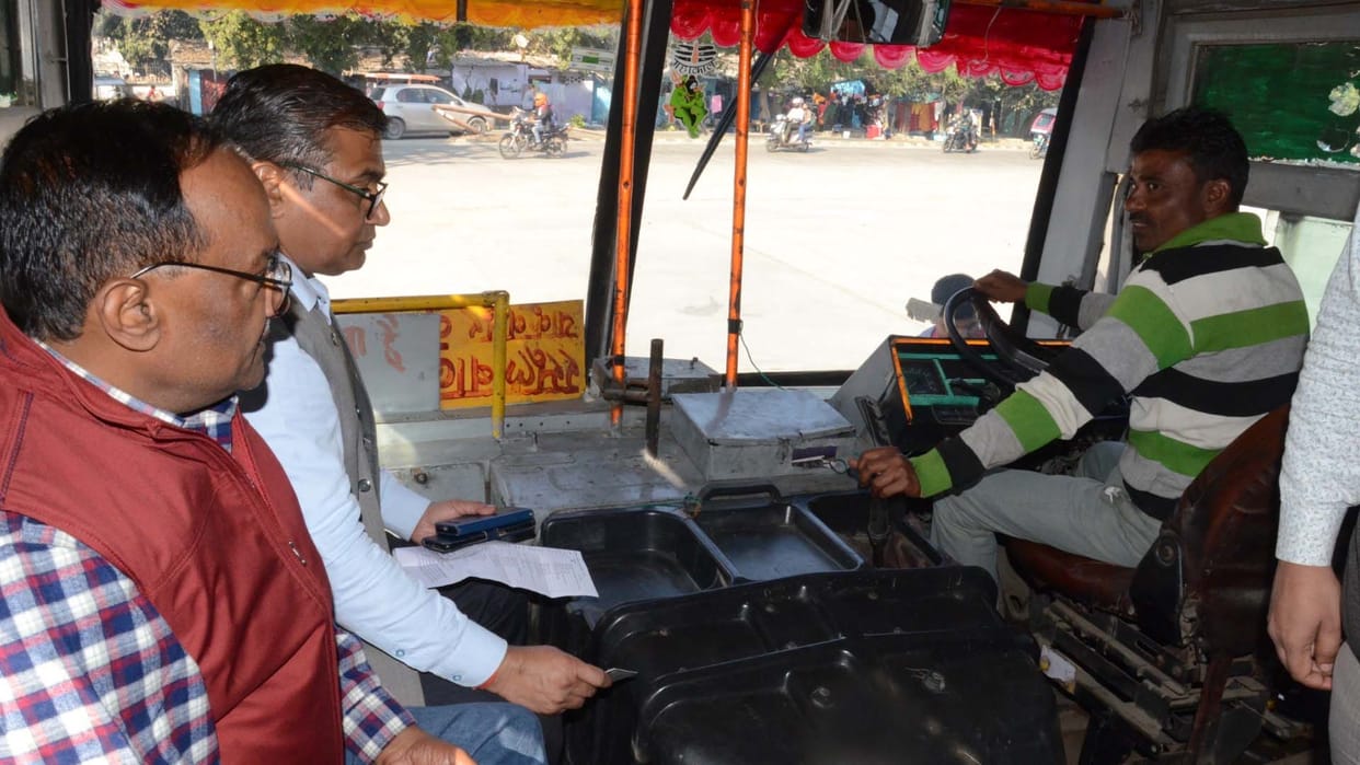 Kanpur: 12 candidates could not handle the steering in the roadways driver's exam