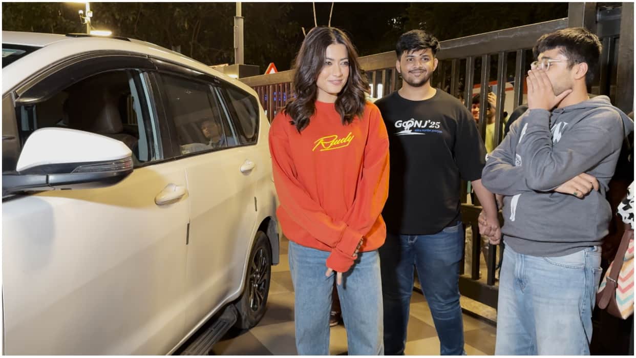 Pushpa 2 actress rashmika mandanna spotted at juhu to promote film after release