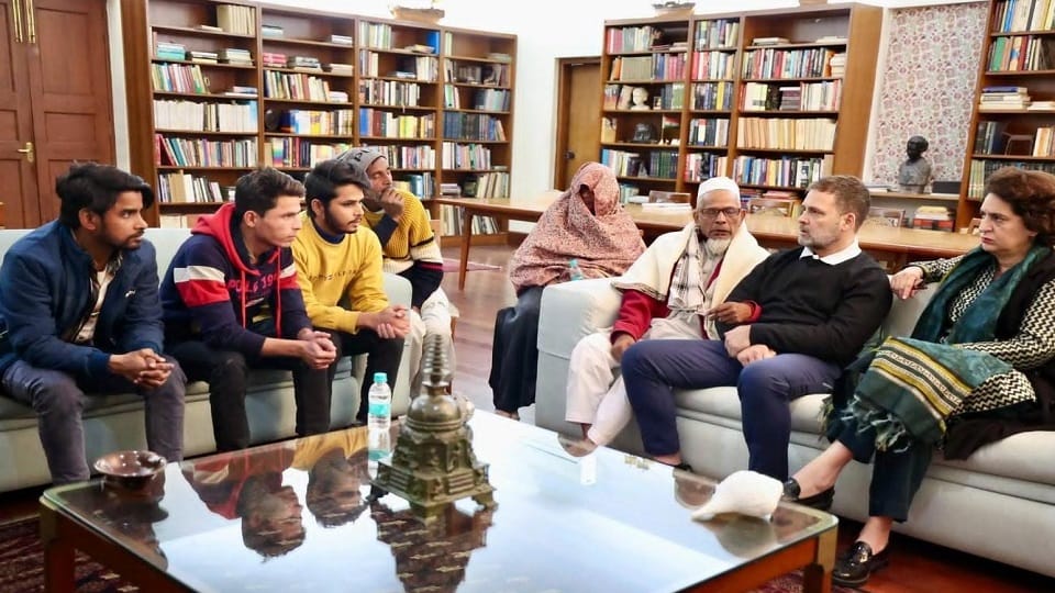 The families of those who lost their lives in Sambhal riots met Rahul and Priyanka