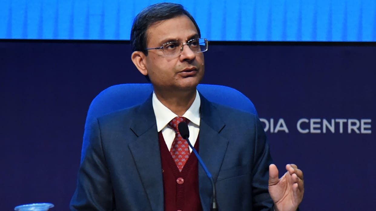RBI to issue Rs 50 notes with Guv Malhotra's signature
