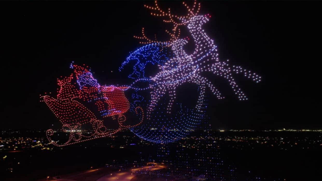 Christmas 2024 santa claus largest drone shows involving 5000 uavs over a field in america ahead of christmas
