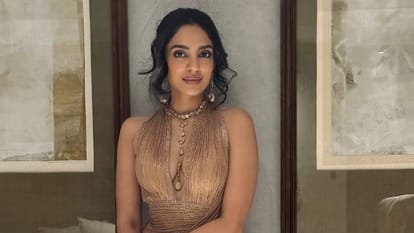 Sobhita Dhulipala amaze glam look in 1 lakh rupees Tarun Tahiliani gown at her post wedding cocktail report