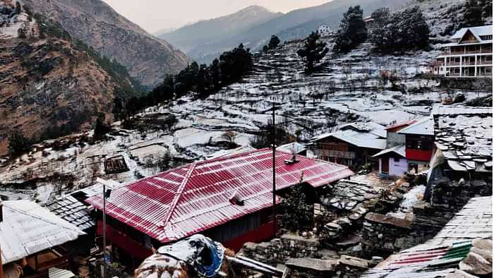 Snowfall: बर्फबारी से माइनस में तापमान...जमने लगा नलों में पानी, सफेद बर्फ की चादर से ढके गंगोत्री-यमुनोत्री Snowfall In Uttarakhand Gangotri Yamunotri harsil Temperature reached minus water in pipes started freezing