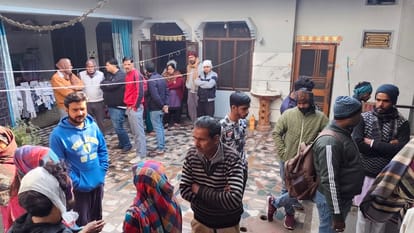 Robbery in Bhopa: Vikas bled by hitting the butt of the gun on his head