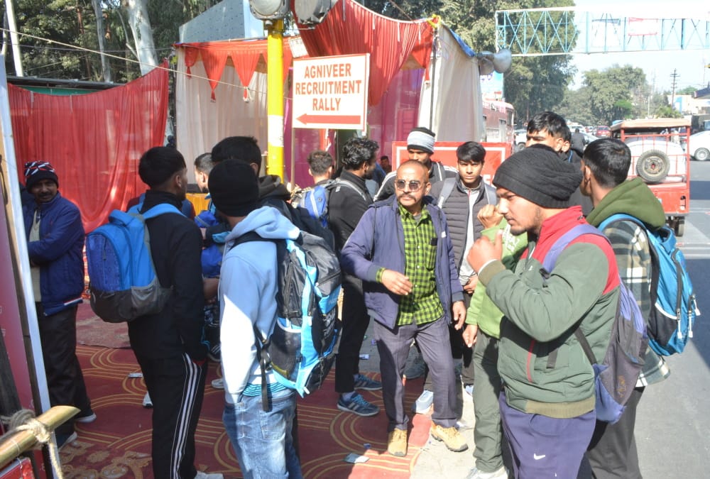 Agniveer recruitment exam today barricading near center army as well as police deployed Roorkee Uttarakhand