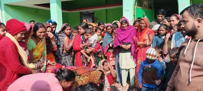 घटना के बाद लगी भीड़।