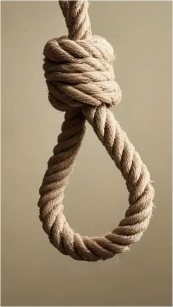 Jhansi: On the day of his cousin's 'Phaldan', the body of a young man was found hanging.