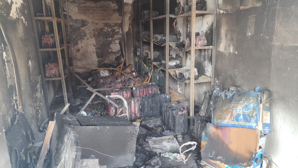 Fire broke out in electronic shop due to short circuit panic in the area goods worth 8 lakhs burnt to ashes