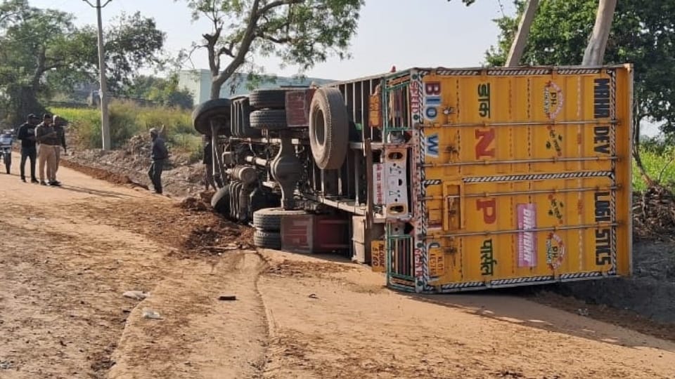 Hathras Accident 20 passengers were packed in vehicle with a capacity of eight Big revelation by eyewitnesses
