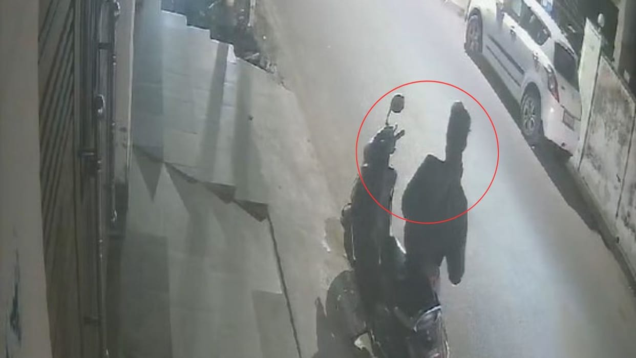 Jammu Kashmir: Journalist's scooter and camera stolen in Jammu, exposed through CCTV, police starts investigat