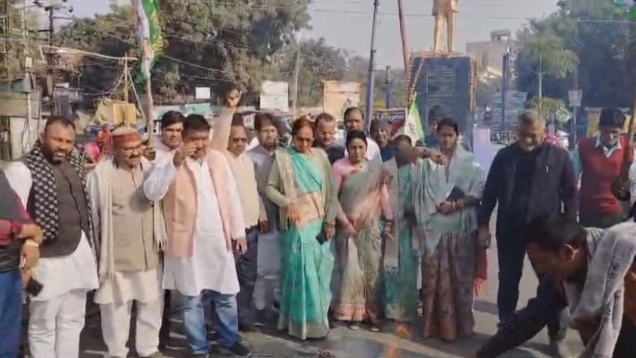 Jehanabad: Protest against Lalu Yadav over controversial remarks on CM Nitish Kumar, JDU workers protest