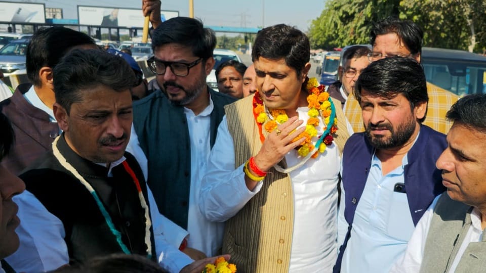 Police stopped Congress MP Imran Masood who had come to meet a farmers in jail