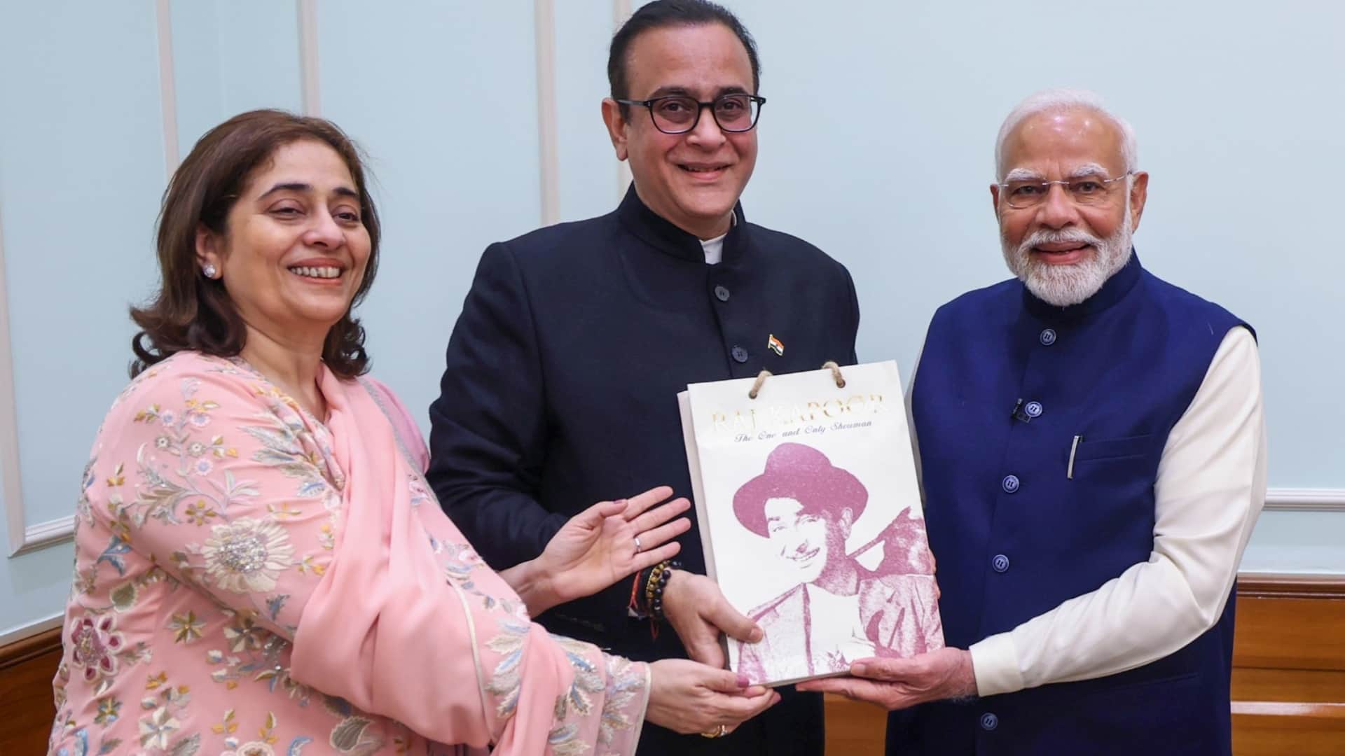 PM Modi meet kareena kapoor alia bhatt ranbir kapoor saif ali khan send special gifts to jeh taimur raha