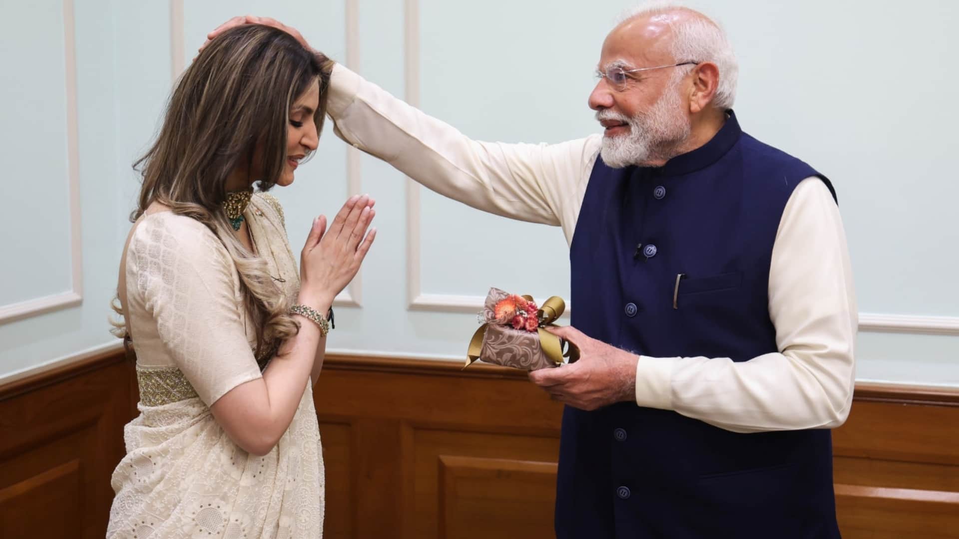 PM Modi meet kareena kapoor alia bhatt ranbir kapoor saif ali khan send special gifts to jeh taimur raha