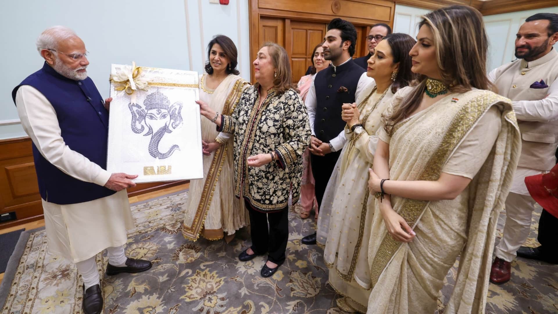PM Modi meet kareena kapoor alia bhatt ranbir kapoor saif ali khan send special gifts to jeh taimur raha