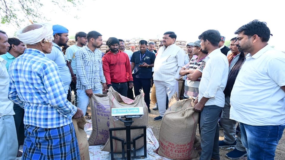 Food Minister inspected paddy procurement centers instructed to issue notice if any irregularities were found