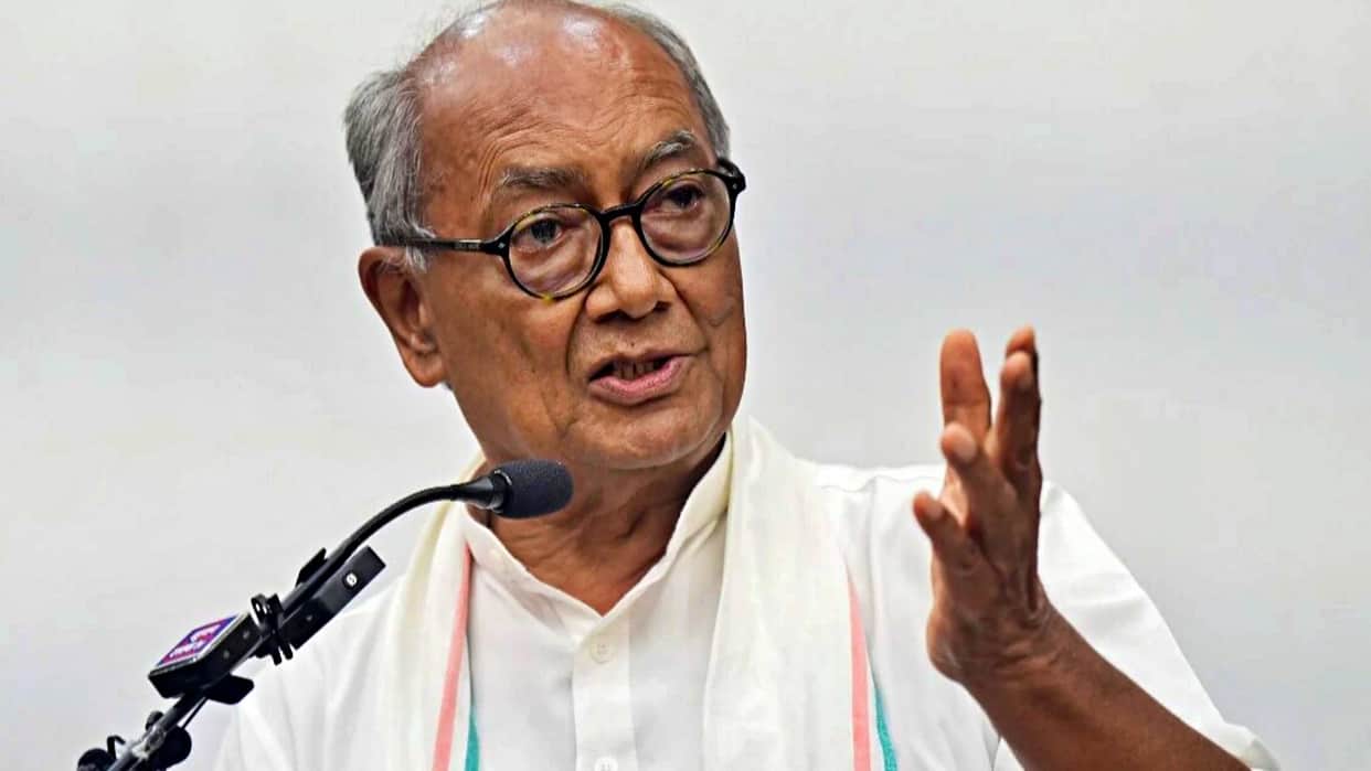 Big lapse in security of Parliament House how sticks reach former CM Digvijay questions CISF security