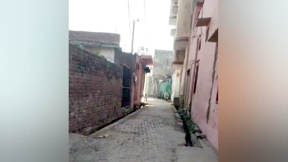 Actor Mushtaq Khan was held hostage in his house at bijnor he was also hidden in a mosque