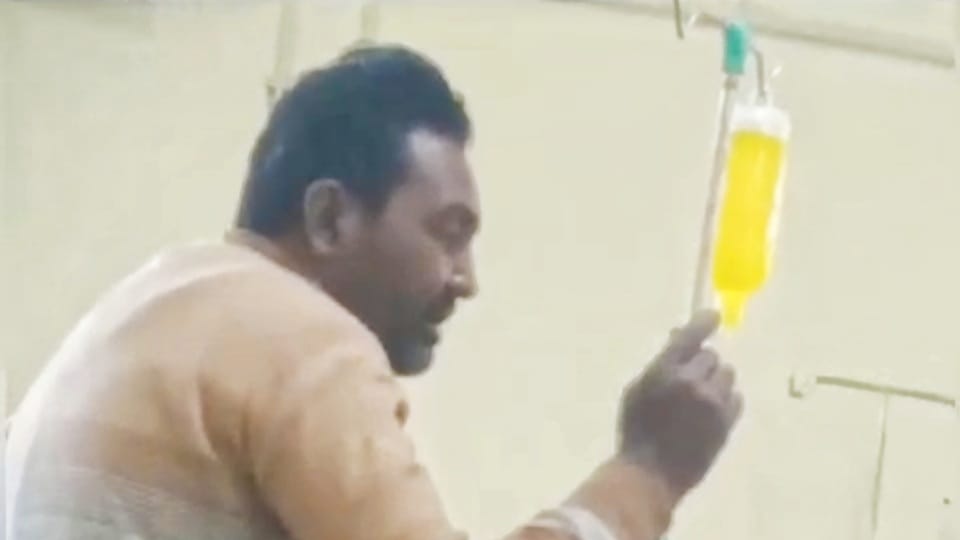 Drunk fourth class worker gives injection patient screams in Ludhiana video goes viral