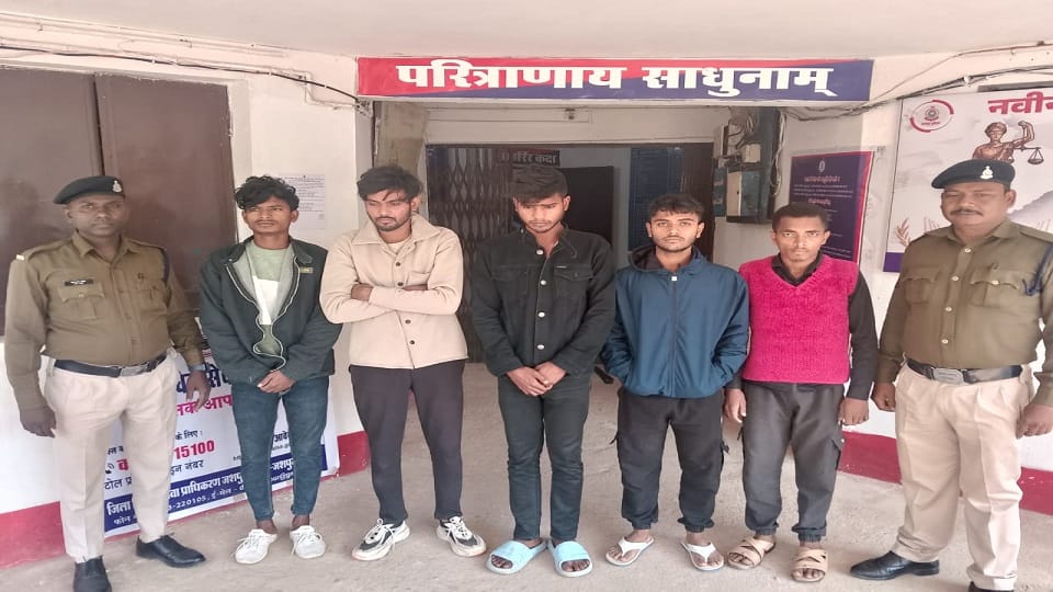 Gang involved in cheating people in name of making them dealers of Kamdhenu Sariya Company busted in Jashpur