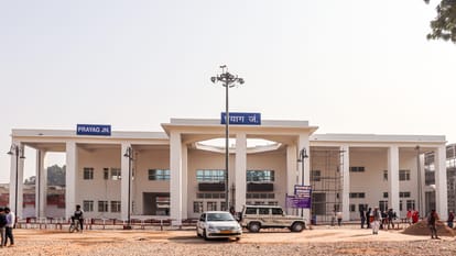 Goodbye 2024: Prayagraj got the gift of two Vande Bharats, the picture of the stations changed.