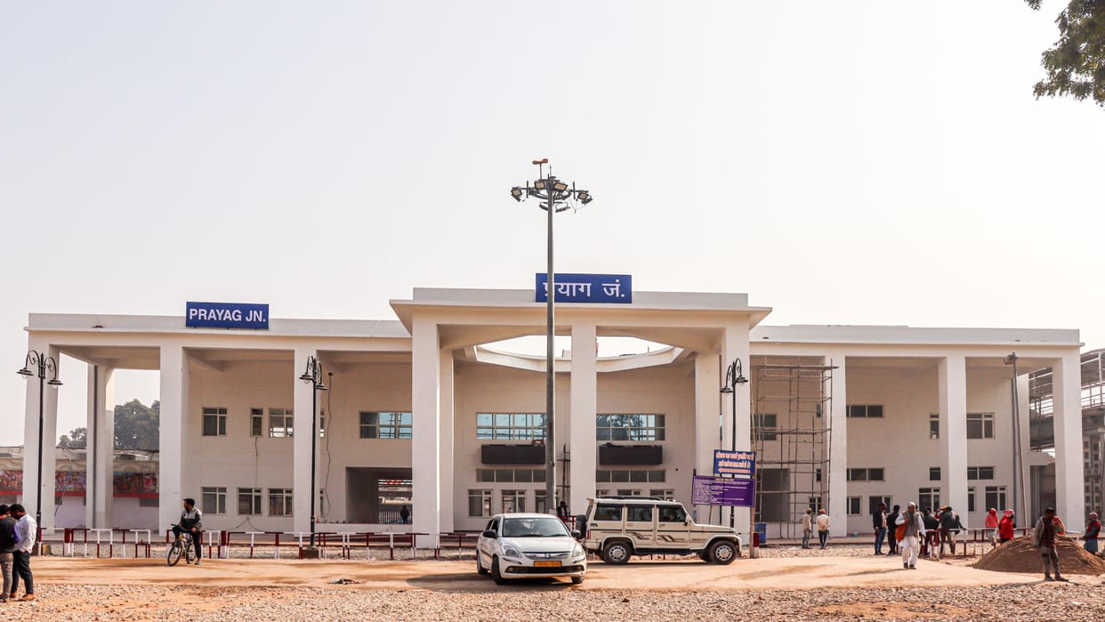 Picture of railway stations changed with Rs 5,000 crore, Prayag and Phaphamau stations got new buildings.