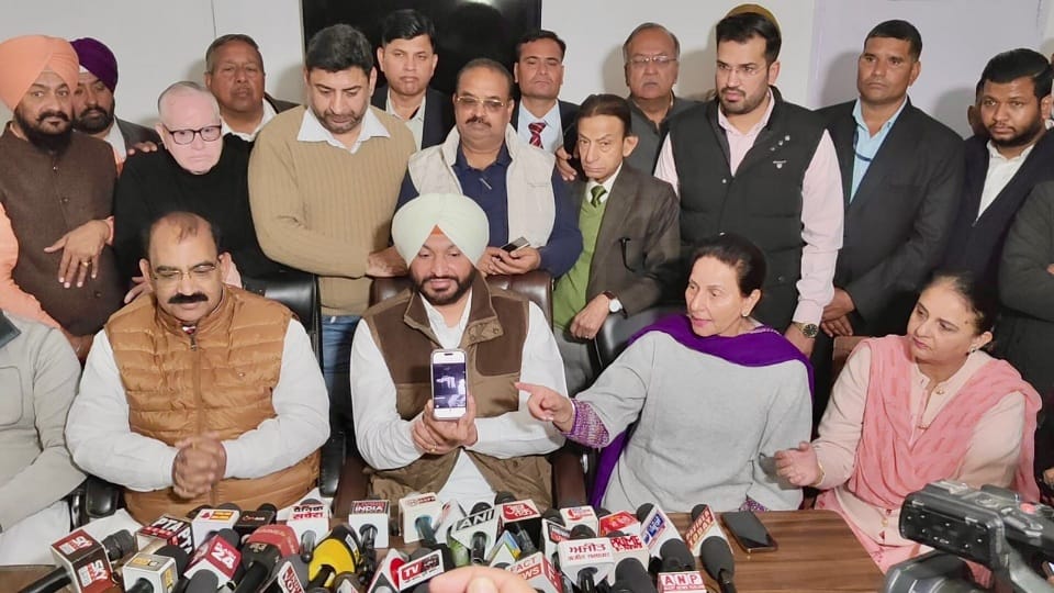 Ravneet Bittu warn officials Action will be taken against bullying in corporation MC election in Patiala