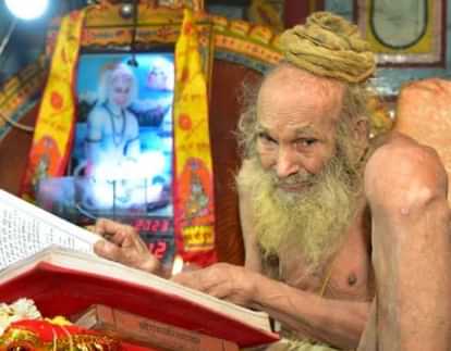 Siyaram Baba: 69 साल पहले सियाराम बाबा आए थे निमाड़ के भट्यान गांव में , पांच घरों से आया खाना खाते थे Siyaram Baba: 69 years ago, Siyaram Baba had come to Bhatyan village of Nimar, used to eat food from five hous