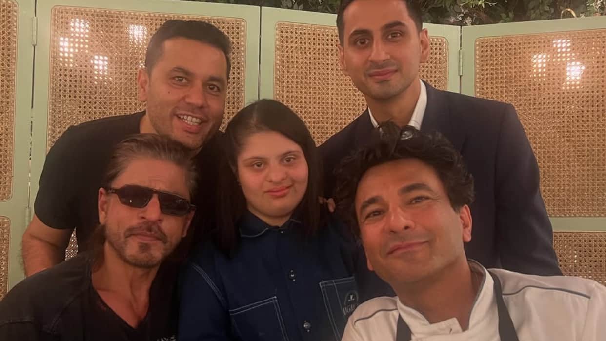 Shahrukh Khan reached Vikas Khanna restaurant in New York chef got emotional told whole story on Social Media