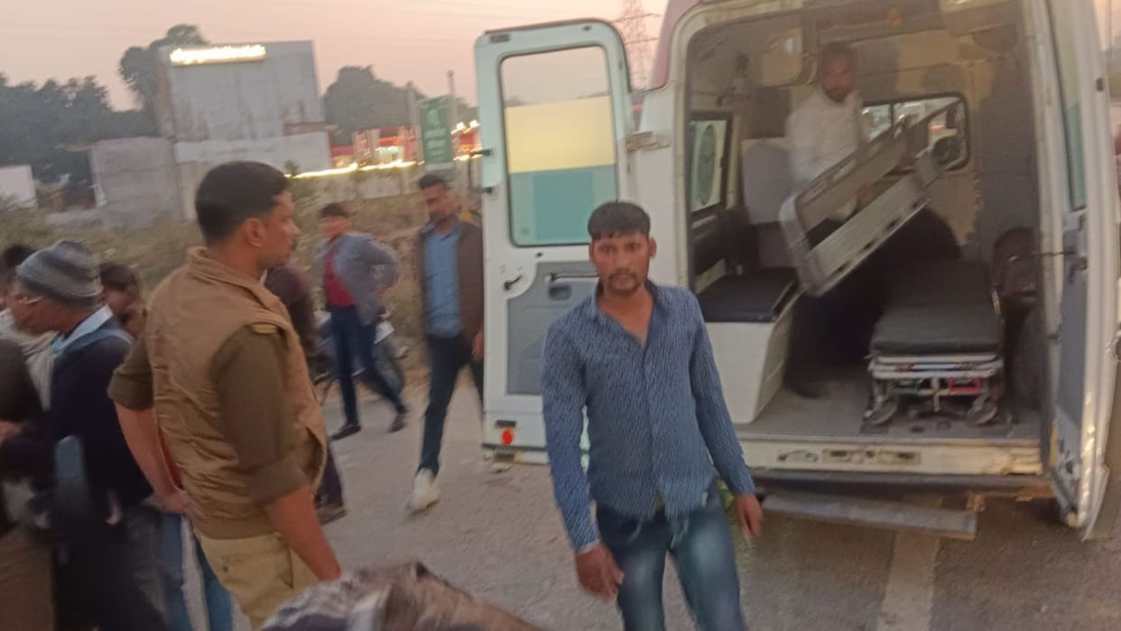 Tractor Accident in varanasi bodies stuck road both died one escaped three riding bike