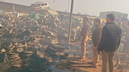 Baghpat: Massive fire in the scrap factory of Minister of State KP Malik's brother