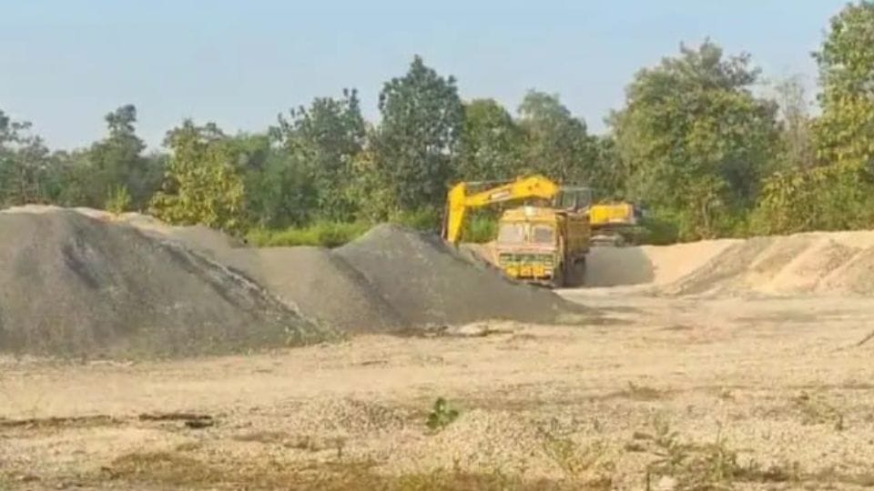 BMS is dumping illegal ballast in hot mix plant of Shiv Shakti Company