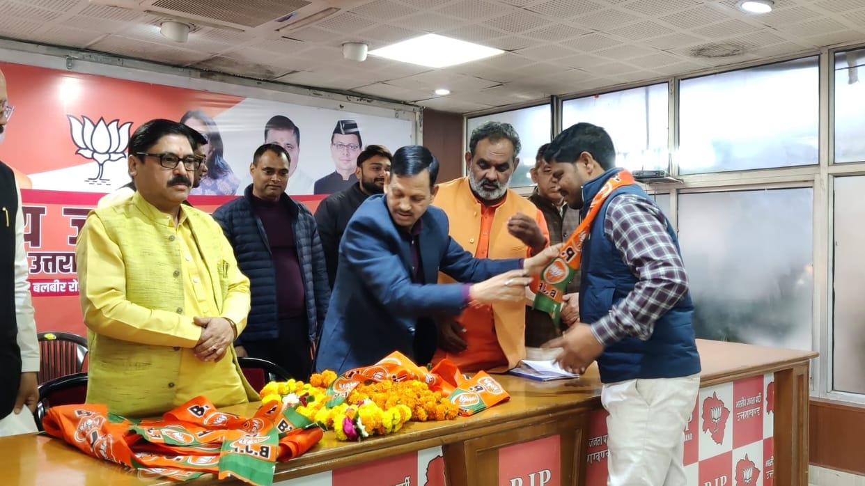 Uttarakhand News Before Nikay Chunav Many Congress workers joined BJP in Haridwar