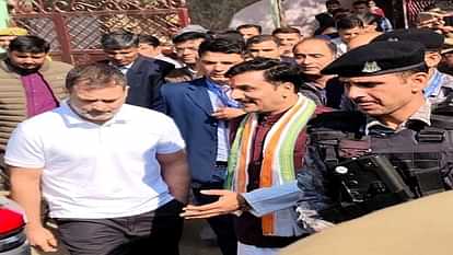 Hathras: बिटिया के पिता की चिट्ठी पढ़ चंदपा पहुंचे राहुल गांधी, 40 मिनट की परिवार से वार्ता Rahul Gandhi reached Chandpa after reading the letter from daughter father