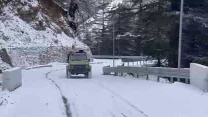 Youth started safari from Auli to Niti village an initiative to promote winter tourism Chamoli Uttarakhand