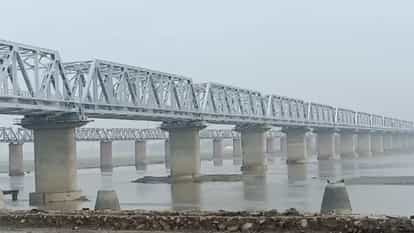 Goodbye 2024: Prayagraj got the gift of two Vande Bharats, the picture of the stations changed.