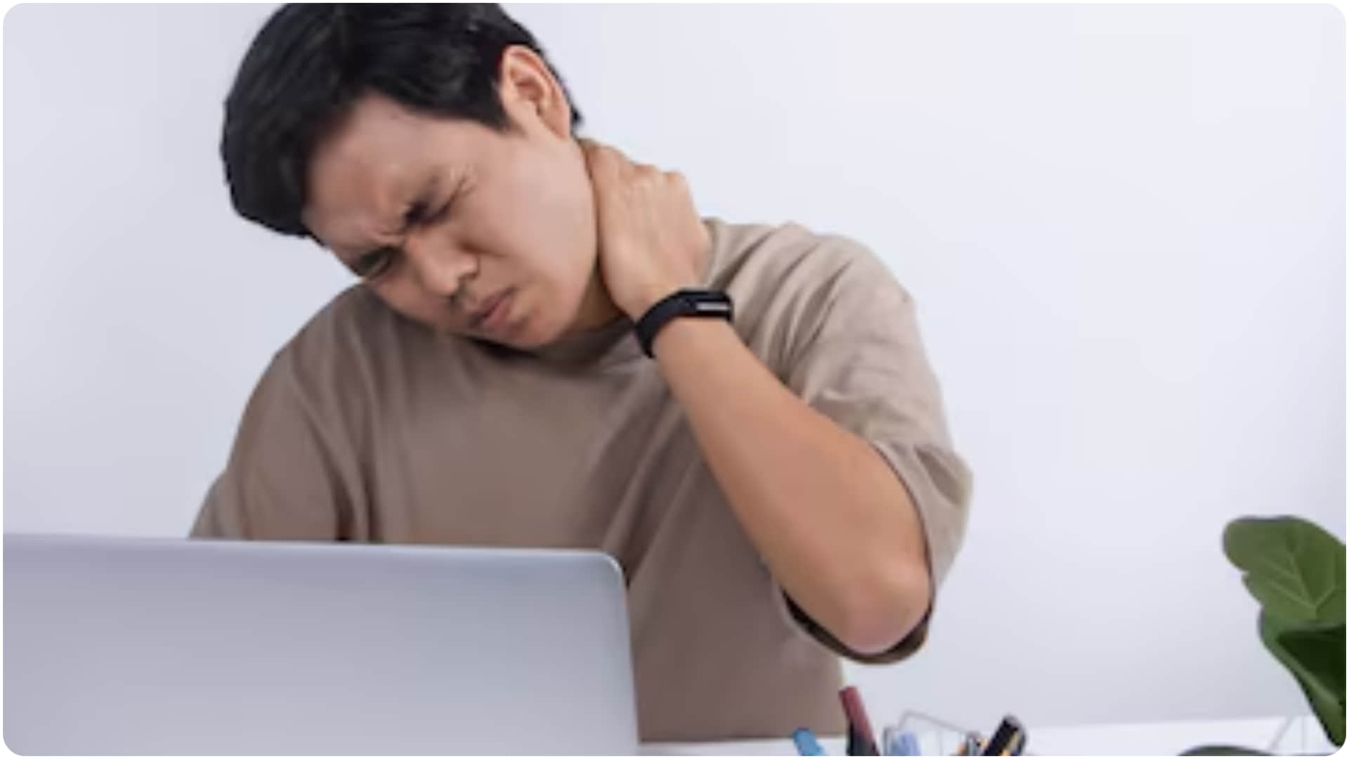 why my shoulder is paining know causes symptoms and risk of frozen shoulder in hindi