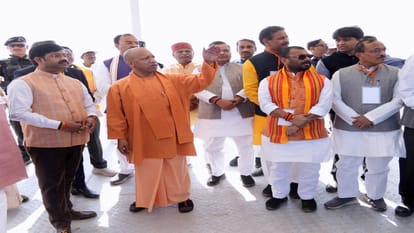 CM Yogi reached Prayagraj, praised the country's first AI based ICU, Akshayvat also reached