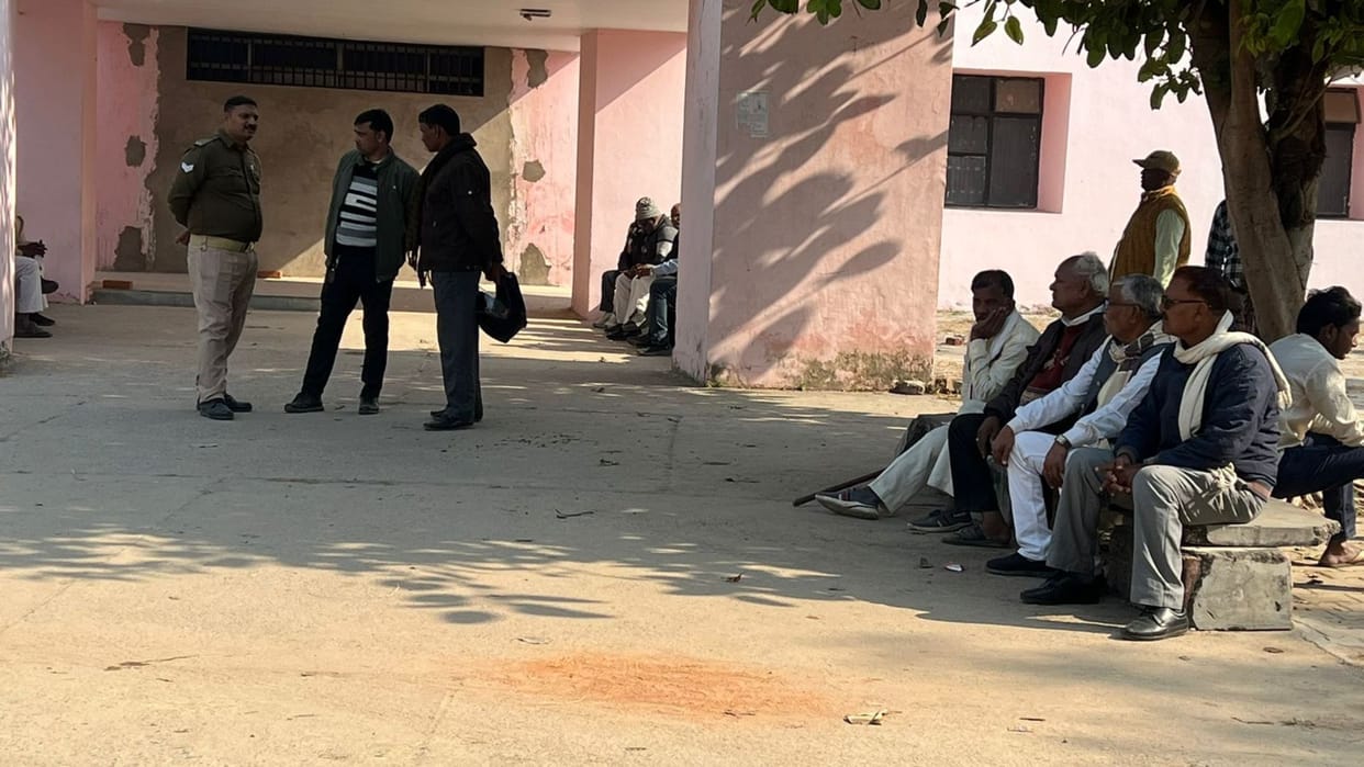 Collectorate clerk commits suicide police takes body in custody and sends it for post mortem