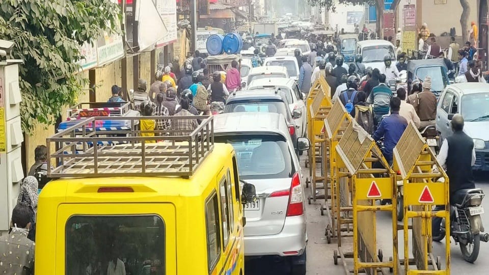 wide roads of Aligarh became narrow due to inspection