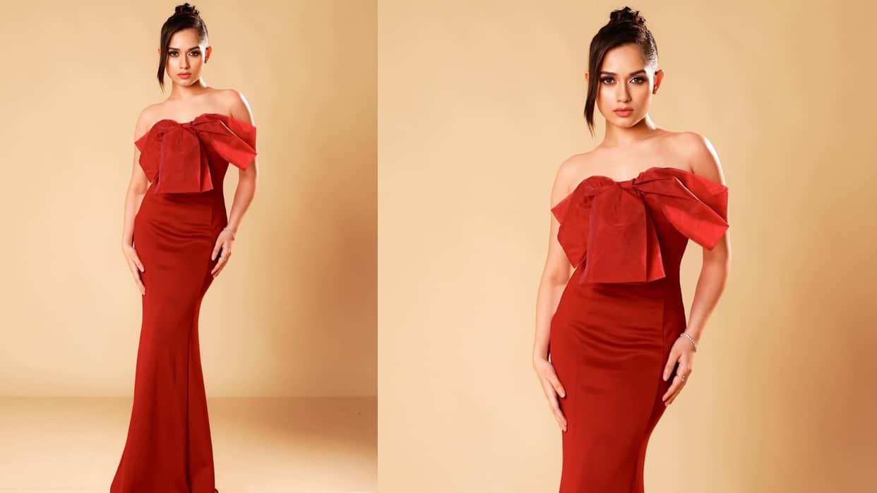Valentine Day Special Makeup Tips and Lipstick For Red Colour Dress